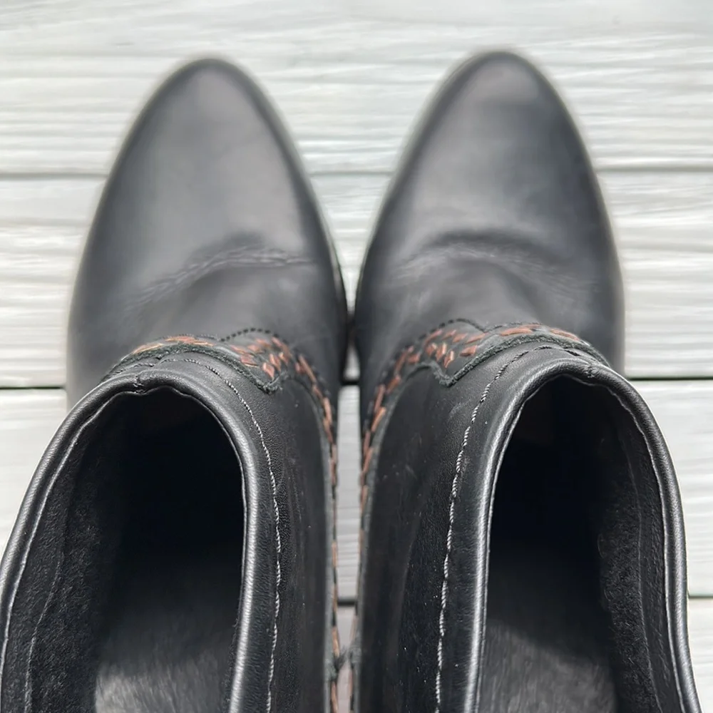 UGG Charlotte Ankle Boot Leather Black with Brown Stitching size 9